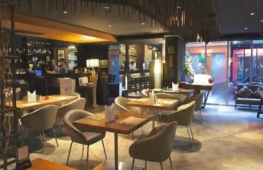bangkok sukhumvit 24 hotel bar