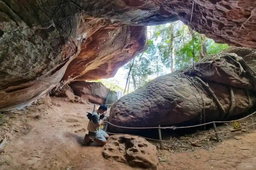 Naga Höhle