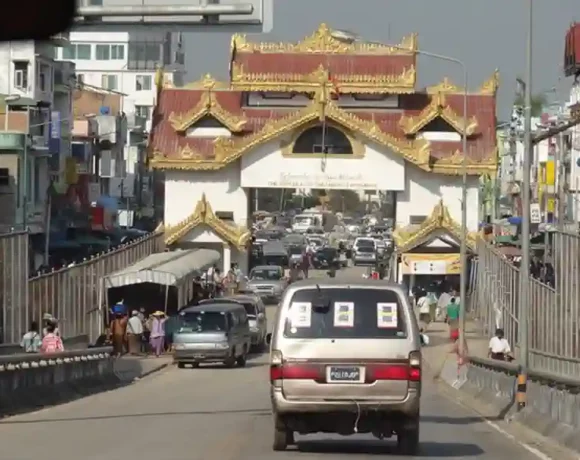 Wiedereröffnung Der Grenzbrücke Zu Myanmar