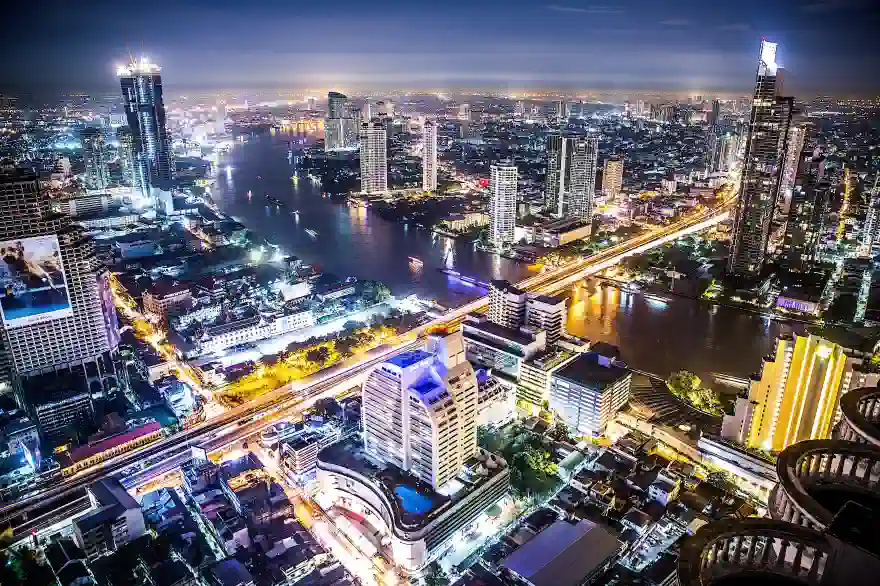 Bangkok bereitet sich darauf vor, Covid-19 aufgrund des starken Rückgangs von Infektionen und Todesfällen für endemisch zu erklären