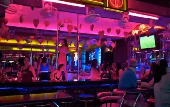 Bars In Pattaya Drängen Darauf, Offiziell Wieder Zu Öffnen Und Die Schließzeiten Auf 3 Uhr Morgens Zu Verlängern
