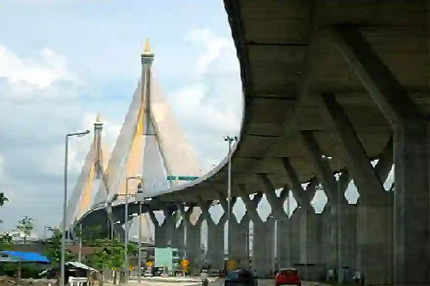 Eröffnung der neuesten und breitesten Schrägseilbrücke Chao Phraya im Jahr 2022