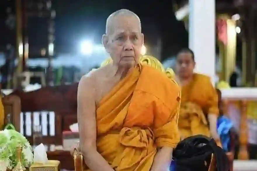 Leiche Eines Beliebten Mönchs In Einem Fluss In Südthailand Gefunden