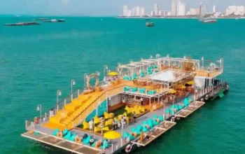 Pattaya Eröffnet Schwimmende Restaurants Und Wasseraktivitäten