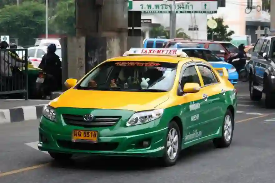 Taxifahrer Von Phuket Greift Einen 15-Jährigen Australischen Passagier An