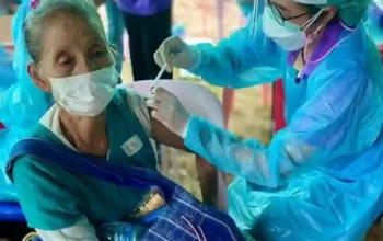 Um die Gefahr zu veranschaulichen, hat Dr. Manoon Leechawengwongs zwei aktuelle Fälle von Covid-19-Infektionen bei älteren Patienten hervorgehoben
