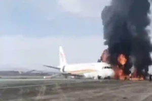 Video: Tibet-Airlines-Maschine geht beim Start im Südwesten Chinas in Flammen auf