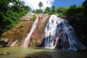 Tourist Starb, Nachdem Er Vom Wasserfall Von Koh Samui Gestürzt War