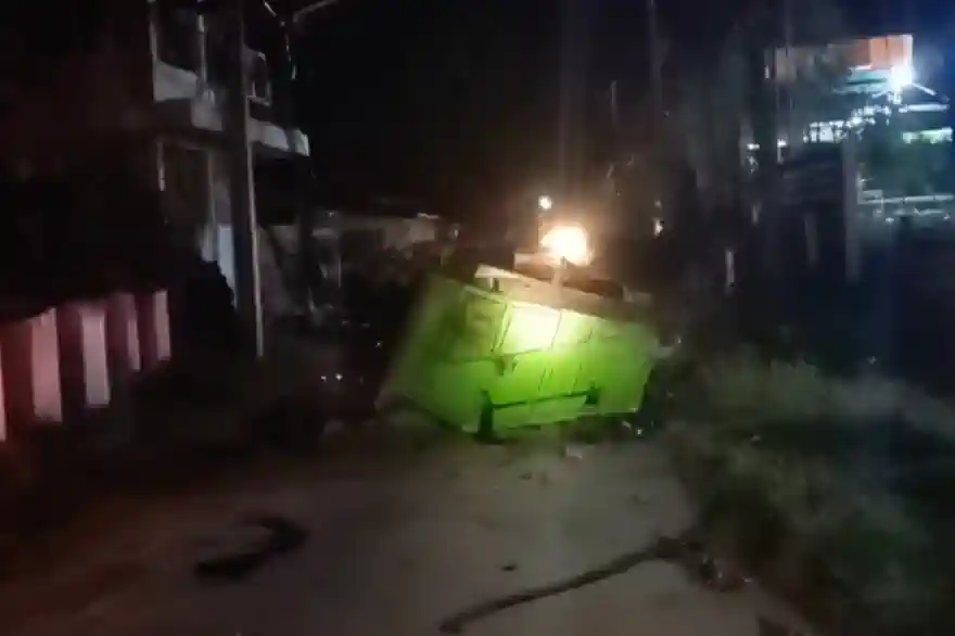 Mutmaßliche Aufständische entführen Müllwagen und bombardieren Polizeihäuschen in Südthailand