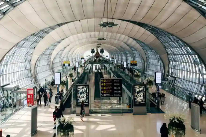 Erweiterungskapazität Des Flughafens Suvarnabhumi Auf Bis Zu 15 Millionen Besucher