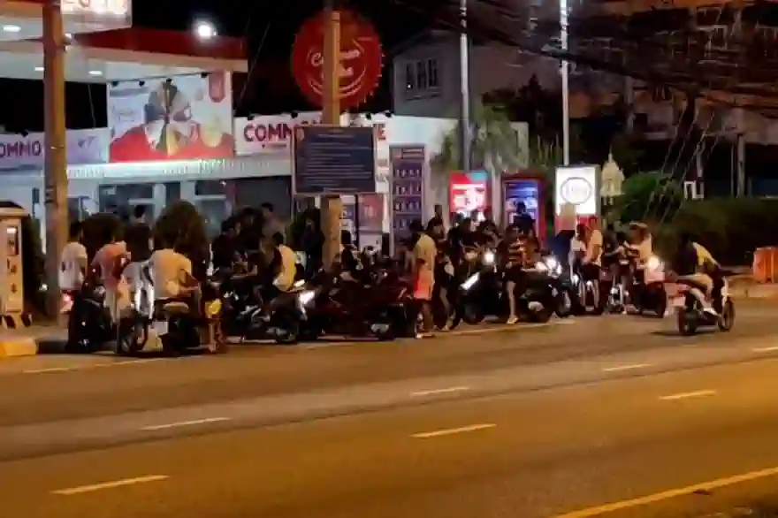Motorradfahrende Touristen In Pattaya Festgenommen