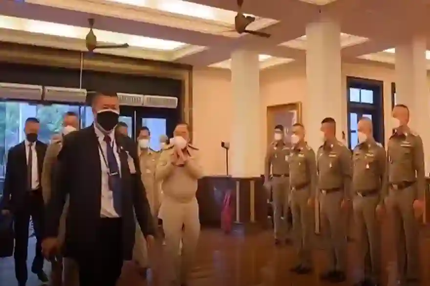 169 Thailändische Polizisten Wegen Schwerer Verstöße Entlassen