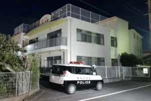 Ein 3-Jähriger stirbt, nachdem er in Japan den ganzen Tag im Kindergarten-Van zurückgelassen wurde