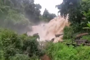 Beliebter Chiang-Mai-Wasserfall Wegen Überschwemmung Geschlossen