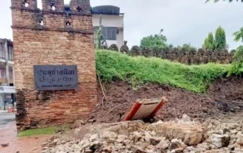 Heftige Regenfälle Bringen Teile Der Alten Stadtmauer Von Chiang Mai Zum Einsturz