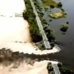 VIDEO: Überschwemmungen Zerstören Die Autobahn Im Nordosten Thailands