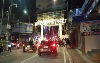 Zwei Ladyboys Rauben Angeblich Einen Touristen Aus, Der Ihre „Dienste“ In Pattaya Abgelehnt Hat