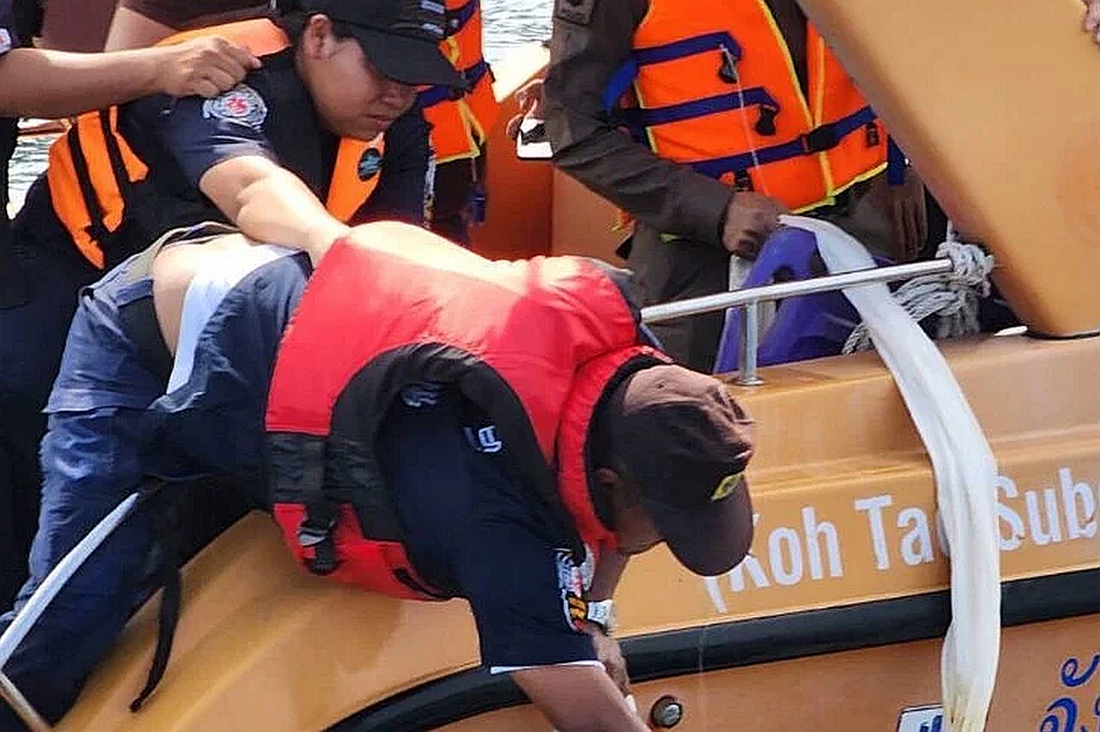 Leiche des deutschen Touristen, der von der Koh Pha Ngan Fähre