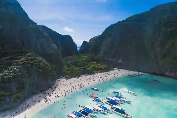Maya Bay Thailand: Der Strand ist geöffnet! (Phi-Phi-Leh) Maya Bay Thailand: Der Strand ist geöffnet! (Phi-Phi-Leh)