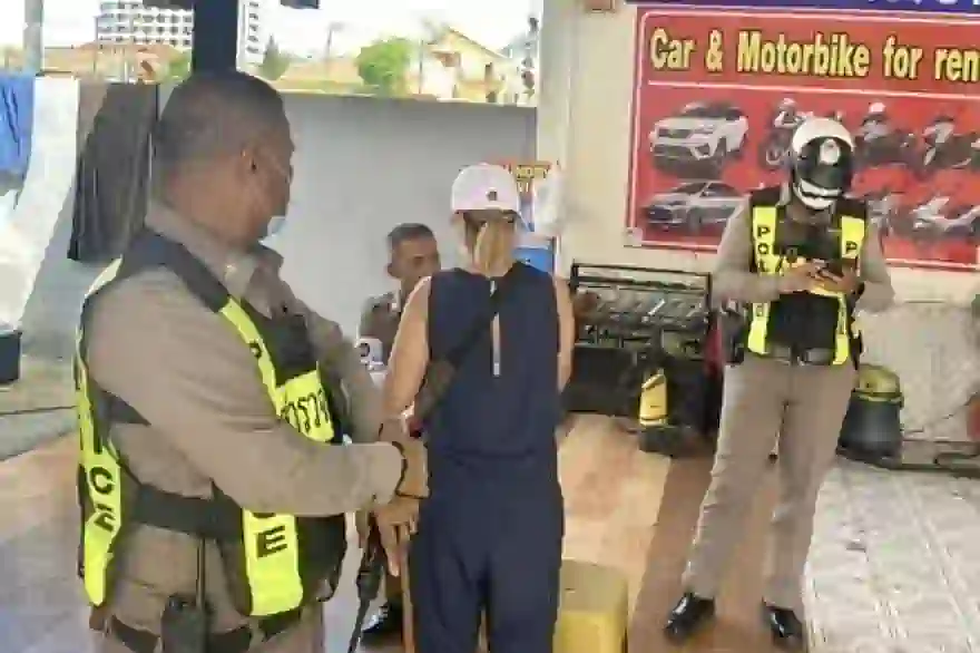 Polizei verhaftet ausländische Fahrer und Motorradvermieter in Patong