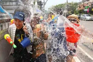 Songkran-Wasserschlachten kehren nach Pattaya zurück