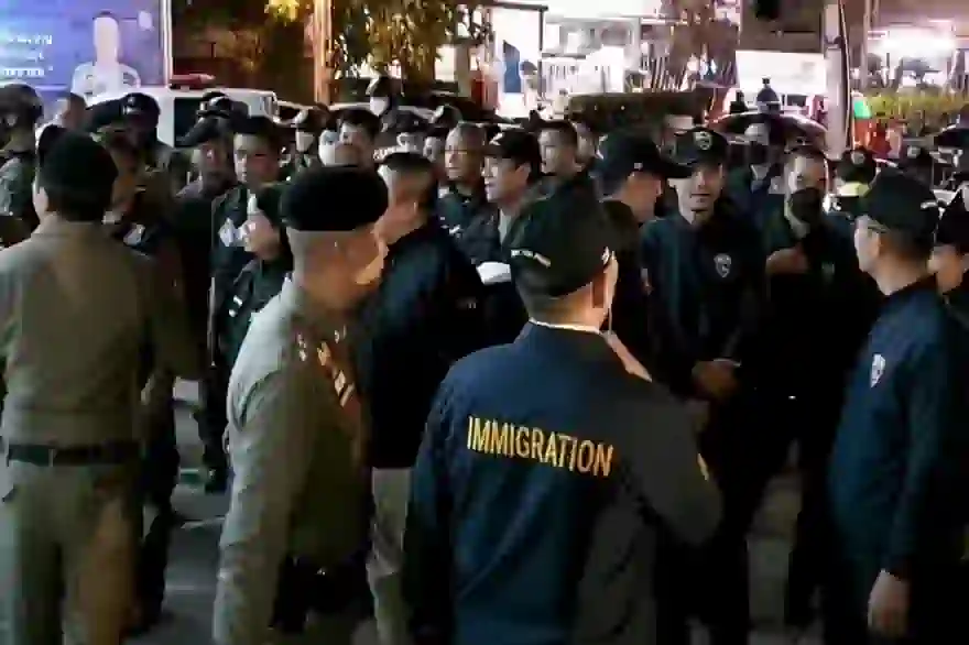 VIDEO : Behörden von Pattaya suchen nach ausländischen Overstayern und Kriminellen