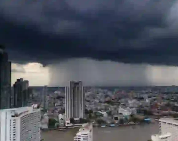 Gewitter treffen Thailand: Starke Regenfälle lösen Sturzflutwarnungen aus