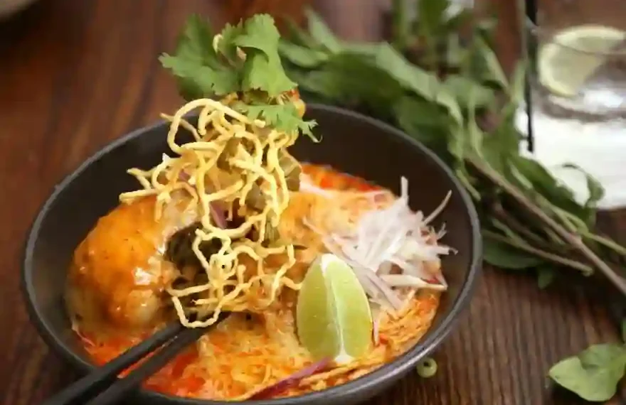 6. Khao Soi ข้าวซอย Kokos Curry Nudelsuppe