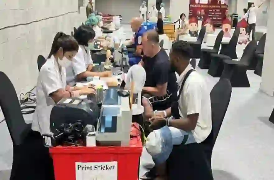 Ausländische Staatsangehörige in Phuket spenden Blut, da es an Rhesus-negativen Blut mangelt