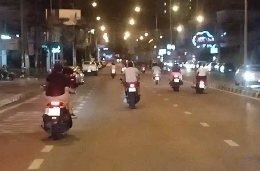 Einheimischen in Pattaya schreien nach Erleichterung für die störenden Touristen mit lauten Motorrädern