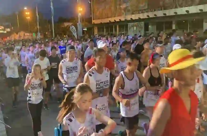 Pattaya-Marathon stellt Rekord auf, über 14.000 Läufer kurbeln den Sporttourismus der Stadt an