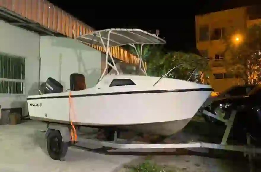 Polizei beschlagnahmt das Schnellboot des Mordverdächtigen an den Mord des deutschen Geschäftsmanns