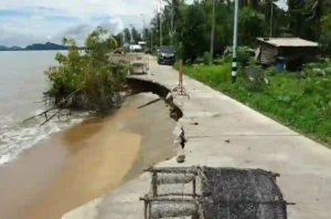 Flutwelle: Strandstraße von Hua Hin liegt in Trümmern, 2.500 Haushalte sind betroffen