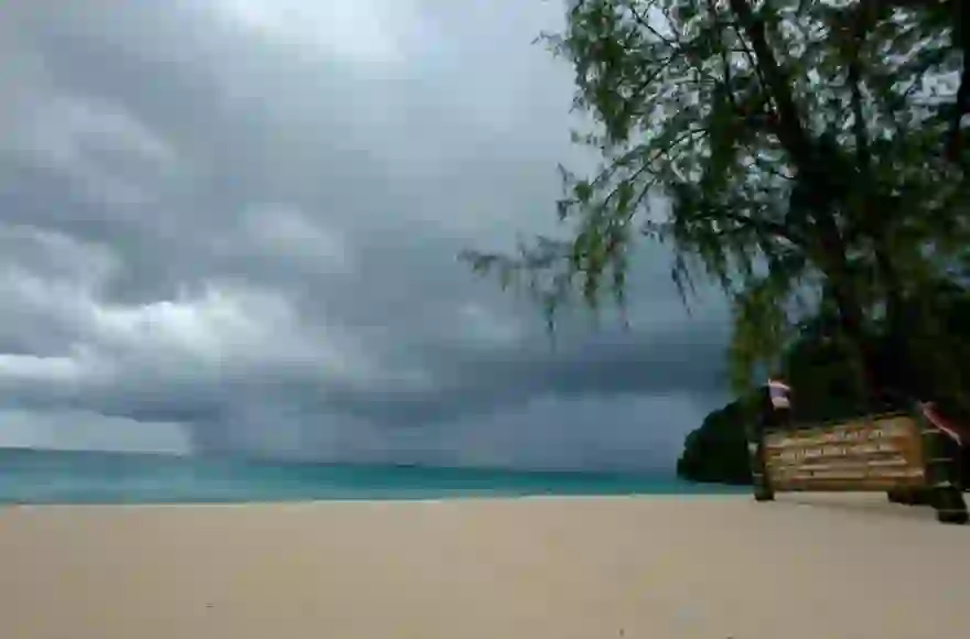 Warnung vor starken Wellen in Krabi, der Andamanensee und dem Golf von Thailand
