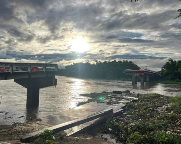 Brücke in Chiang Mai stürzte bei starkem Regen ein