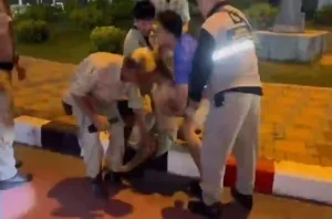 Betrunkener Ausländer verdreht Köpfe im Pattaya-Pandemonium