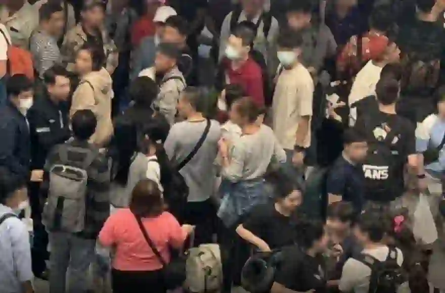 suvarnabhumi airport entschuldigt sich nach zugausfall fuer 30 minuetige verspaetung 1