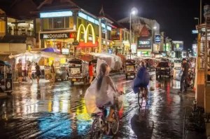 Wie man die Regenzeit in Thailand überlebt