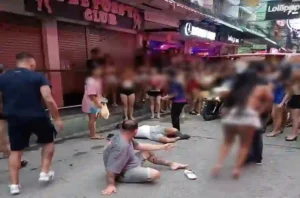 Drei britische Männer wurden der Helicopter Bar in der Soi 6 in Pattaya angegriffen