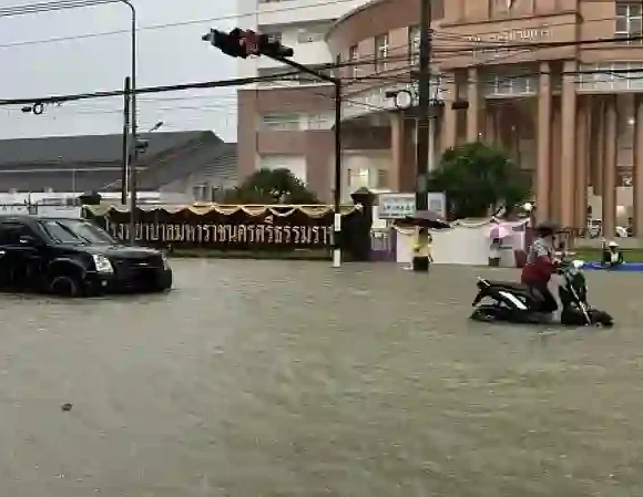 Unaufhörliche Überschwemmungen in Nakhon Si Thammarat setzen Stadt unter Wasser