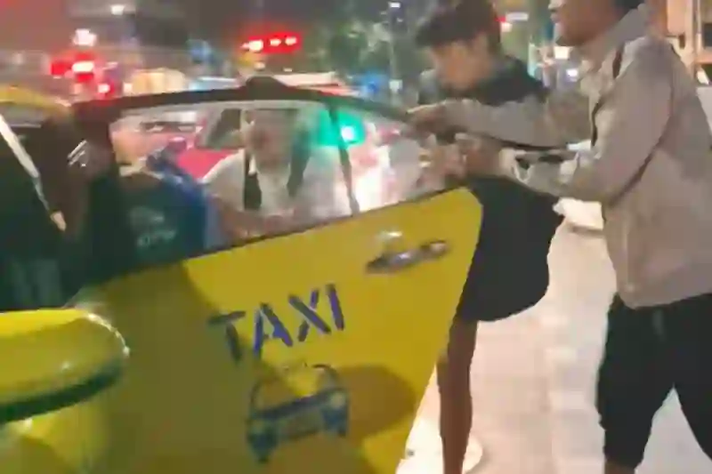 Bangkoker Taxifahrer verletzt Passagier im Streit um Fahrpreis im Gesicht