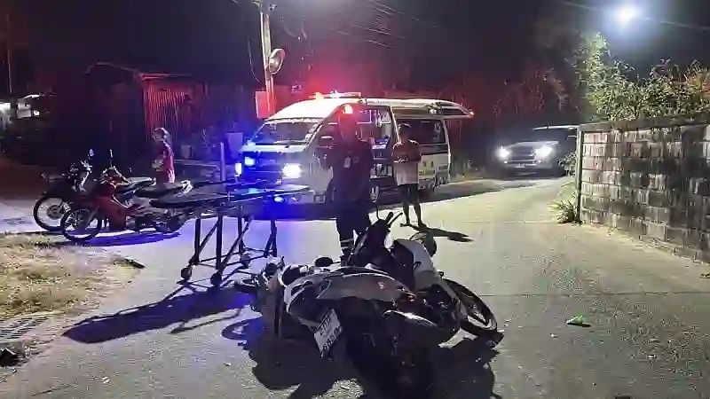 Betrunkener Motorradfahrer kracht in Pattaya in Honda-Motorrad, 2 Verletzte