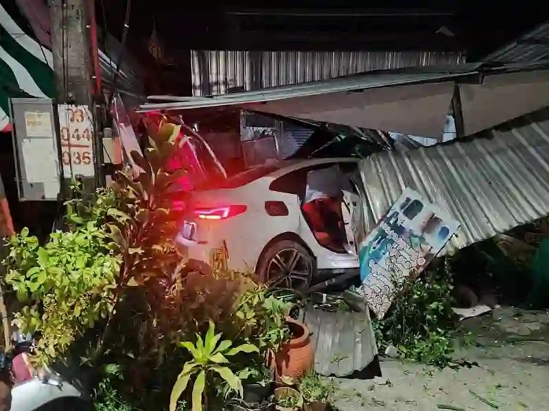Britischer Autofahrer macht Katze für BMW-Unfall in Phuket-Restaurant verantwortlich