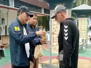 Deutscher obdachlos, nachdem ihn seine thailändische Frau in Pattaya rausgeworfen hat