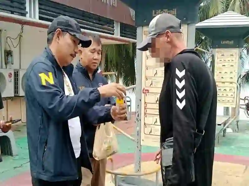 Deutscher obdachlos, nachdem ihn seine thailändische Frau in Pattaya rausgeworfen hat