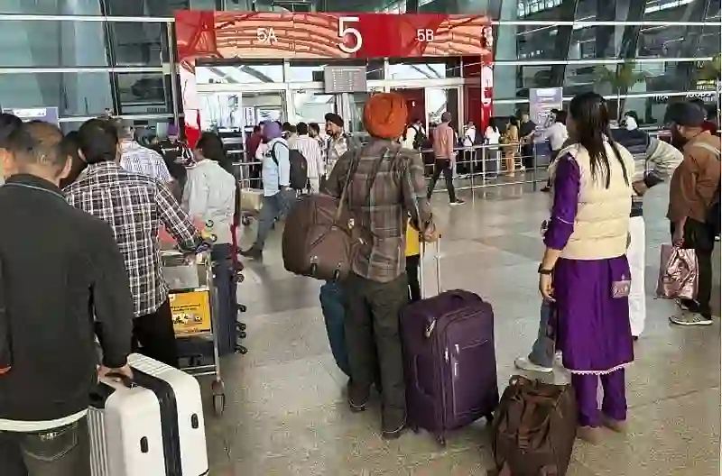 Flug Bangkok–Moskau Notlandung in Delhi, nachdem es in der Luft zu Rauchgasen gekommen war internationalen Reiseverkehr