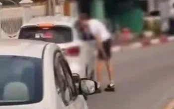 Ausländischer Mann ohrfeigt Taxifahrer in Phuket und rammt Lieferwagen