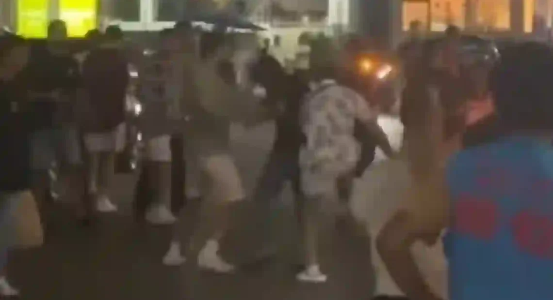 Streit um Fahrzeugschäden und Entschädigung eskaliert in gewalttätigen Übergriffen