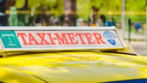 Grüne, gelbe, rosa, orange oder blaue Taxis – Sie haben sie wahrscheinlich schon einmal gesehen. Aber lassen Sie uns genauer hinschauen