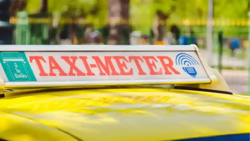 Grüne, gelbe, rosa, orange oder blaue Taxis – Sie haben sie wahrscheinlich schon einmal gesehen. Aber lassen Sie uns genauer hinschauen
